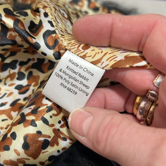 Subtle Luxury Rabbit Fur Vest Size XS/S - Picture 9 of 11